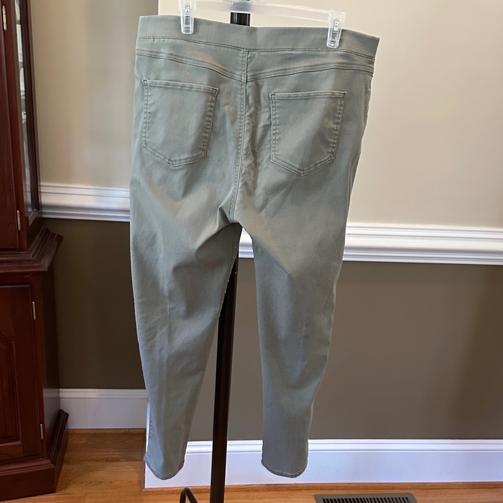 Women's Stylish Olive Skinny Pants - Picture 2 of 5